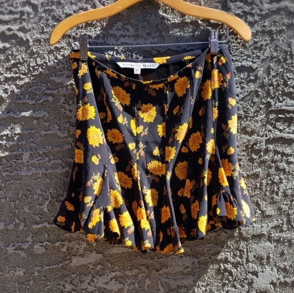 VERONICA‎ BEARD Floral-Print Flounce Mini Skirt - Picture 5 of 6